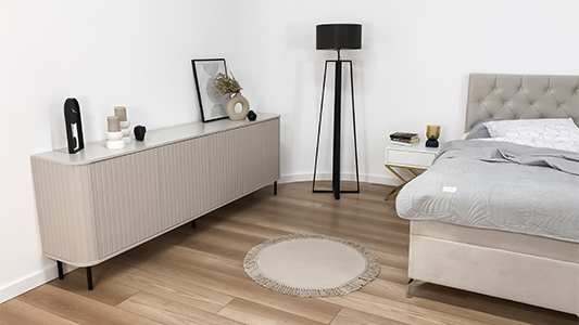 Comodă în dormitor - cum să o aranjezi și ce să depozitezi în ea?